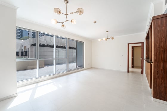 Large Terrace | Vacant | Prime location., picture 1