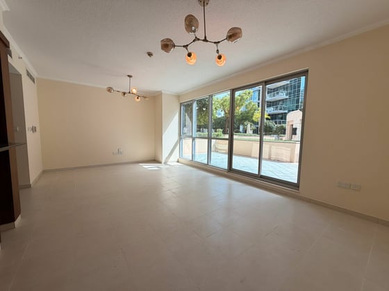 Large Terrace | Vacant | Prime location., picture 1