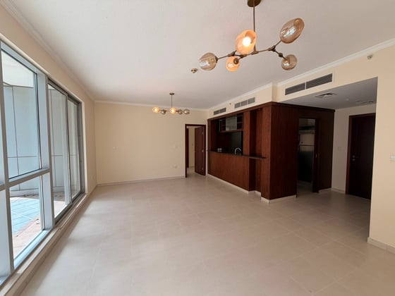 Large Terrace | Vacant | Prime location., picture 2