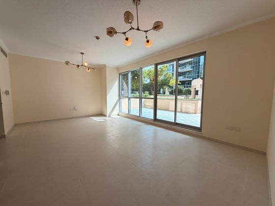 Large Terrace | Vacant | Prime location., picture 4