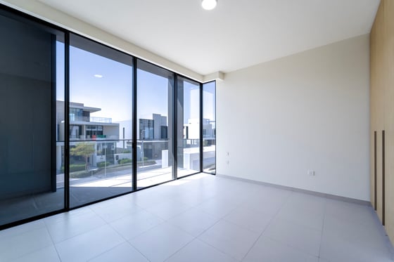 Classic Facade | Vacant | Lagoon Facing., picture 23