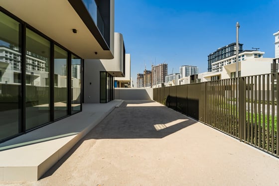 Classic Facade | Vacant | Lagoon Facing., picture 36