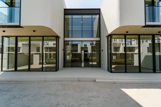 Classic Facade | Vacant | Lagoon Facing., picture 39