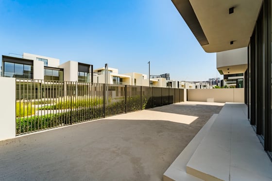 Classic Facade | Vacant | Lagoon Facing., picture 15