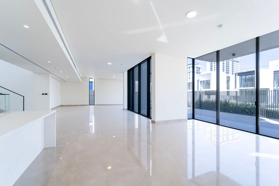 Classic Facade | Vacant | Lagoon Facing., picture 11