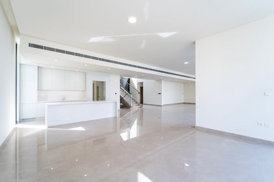 Classic Facade | Vacant | Lagoon Facing., picture 10