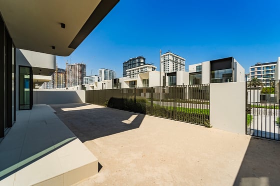 Classic Facade | Vacant | Lagoon Facing., picture 37