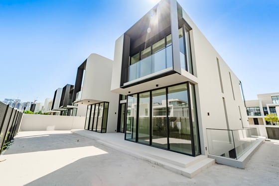 Classic Facade | Vacant | Lagoon Facing., picture 3