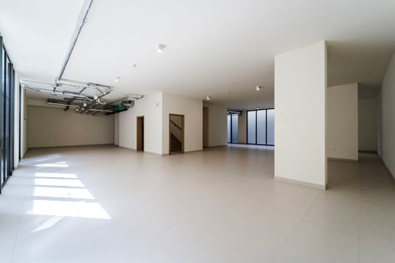 Classic Facade | Vacant | Lagoon Facing., picture 30