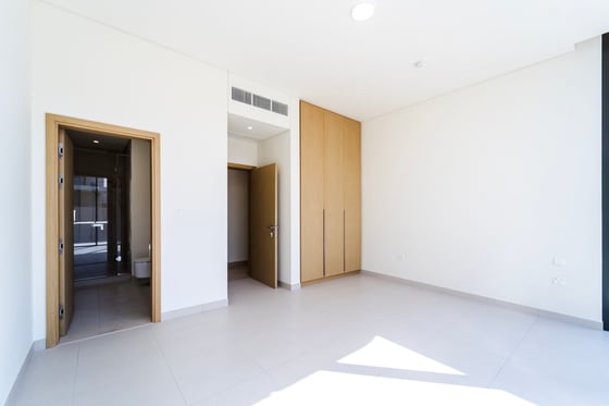 Classic Facade | Vacant | Lagoon Facing., picture 13