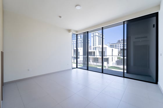 Classic Facade | Vacant | Lagoon Facing., picture 22