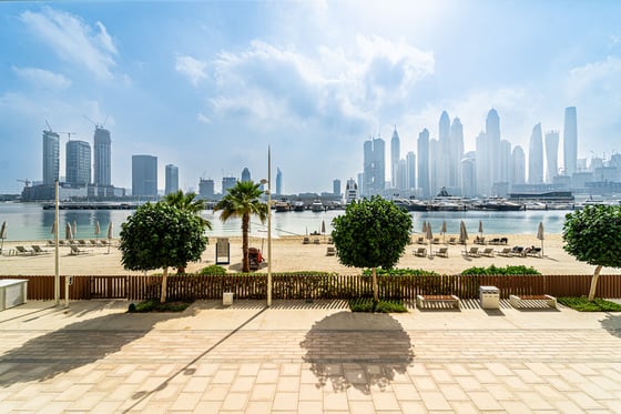 Vacant | Beachfront Duplex | Marina View, picture 2