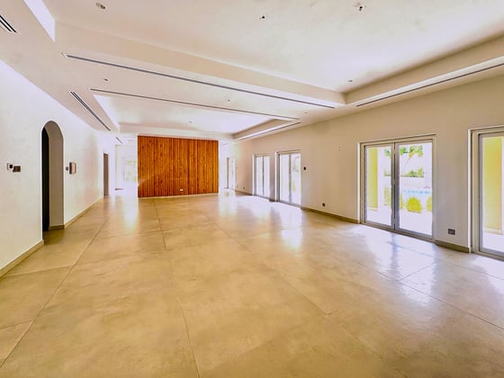 Elegantly upgraded | 7-Bed | Large Plot | Pool, picture 5
