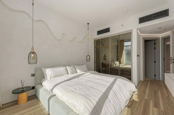 Luxury Waterfront Living | Fully Renovated, picture 7