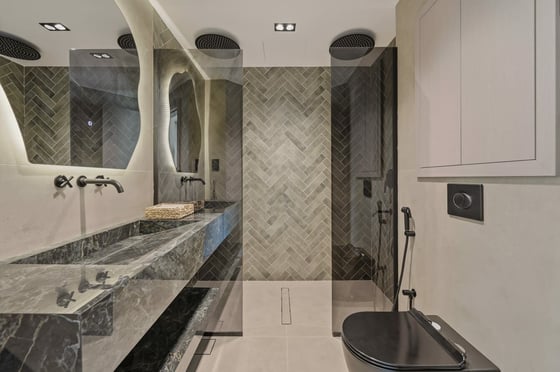 Luxury Waterfront Living | Fully Renovated, picture 12
