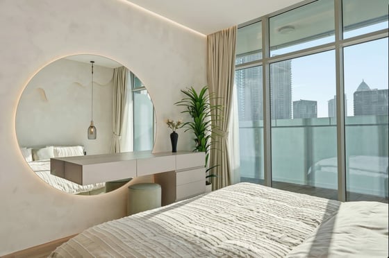 Luxury Waterfront Living | Fully Renovated, picture 9
