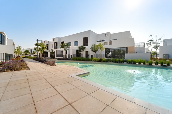 Single Row | Vacant | Backing Pool | G+2, picture 9