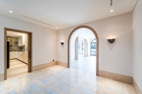 Upgraded Atrium Entry | Vacant | Exclusive, picture 16