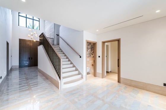Upgraded Atrium Entry | Vacant | Exclusive, picture 2