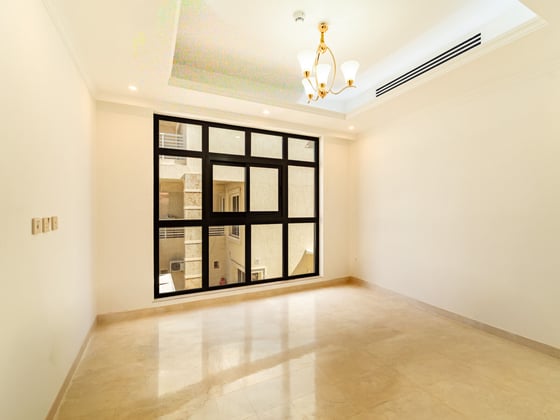 Corner Townhouse | Vacant Now | Close to School, picture 9