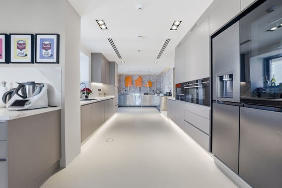 Ultra Luxury Sky Penthouse  | 360° Sea Views  |  Fully Upgra, picture 8