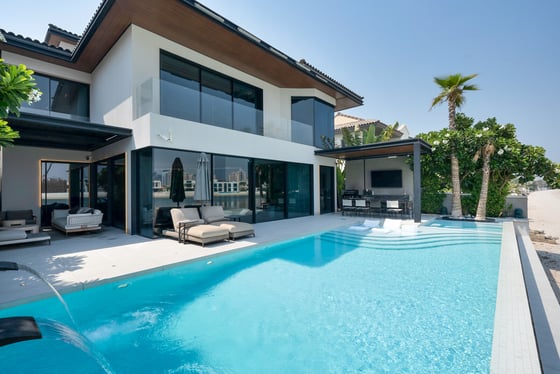 Beautifully Renovated | Private Spa | High Number, picture 1