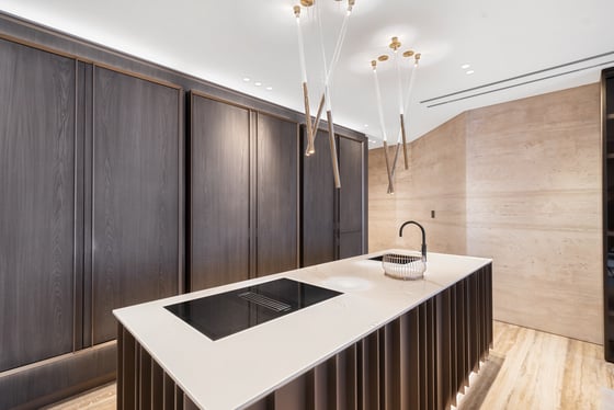 Beautifully Renovated | Private Spa | High Number, picture 8