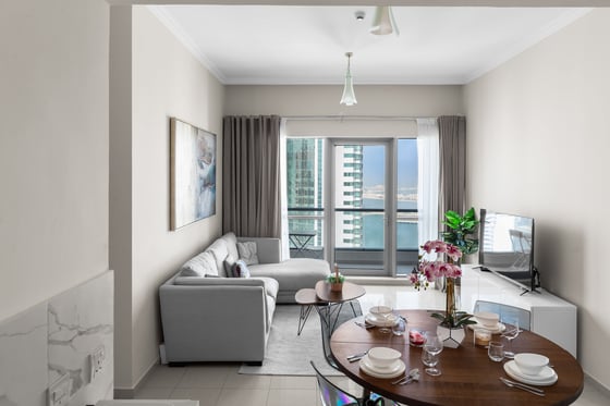 Marina View | Vacant On Transfer | Upgraded, picture 2