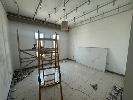 Full Refurb in Process | 2 Bed + Study | Pool View, picture 4