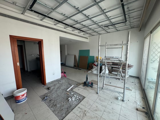 Full Refurb in Process | 2 Bed + Study | Pool View, picture 3