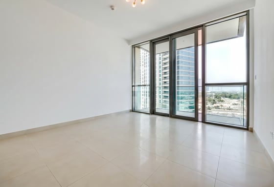 Spacious Layout | Vacant Soon | Direct Mall Access, picture 1