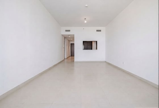 Spacious Layout | Vacant Soon | Direct Mall Access, picture 3