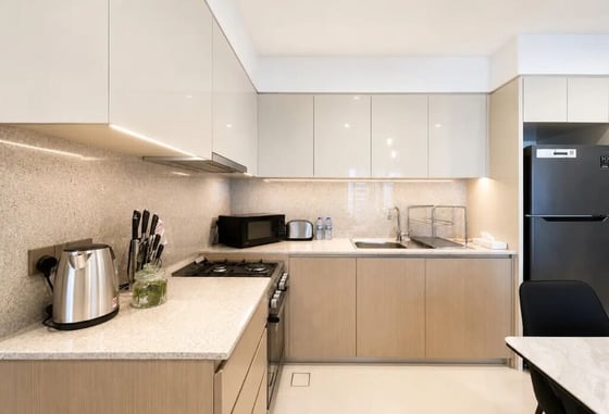 Fully Furnished | Prime Location | Mid Floor, picture 6
