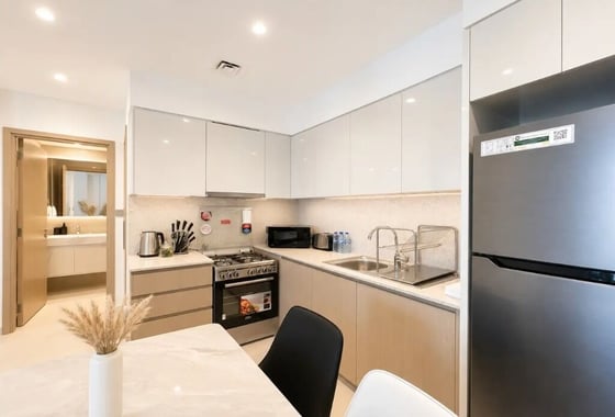 Fully Furnished | Prime Location | Mid Floor, picture 4