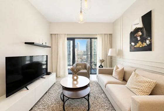 Fully Furnished | Prime Location | Mid Floor, picture 3