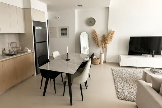 Fully Furnished | Prime Location | Mid Floor, picture 7