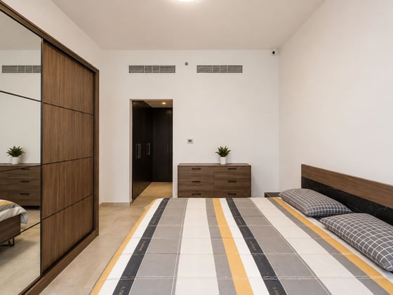 Luxury Upgraded Apartment | High Floor | Stunning Views, picture 5