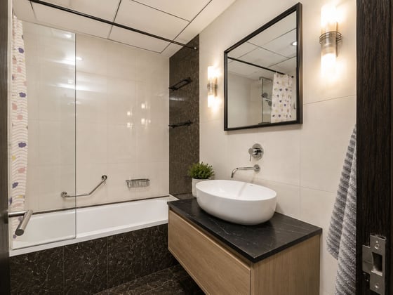 Luxury Upgraded Apartment | High Floor | Stunning Views, picture 6