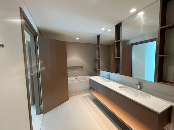 Brand New | Water View | Vacant........., picture 8