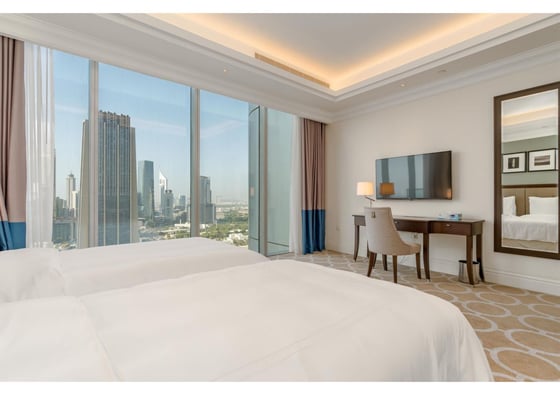 Luxurious | Panoramic Skyline Views | Penthouse, picture 12