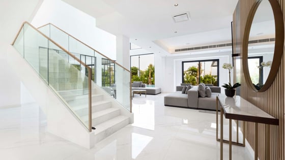 Upgraded Luxury Villa | Big Plot | Fully Furnished, picture 5