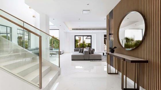 Upgraded Luxury Villa | Big Plot | Fully Furnished, picture 9