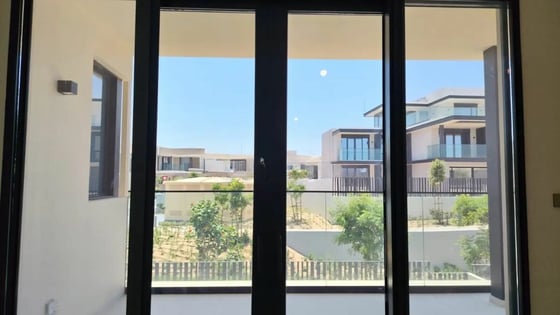Upgraded Luxury Villa | Big Plot | Fully Furnished, picture 12