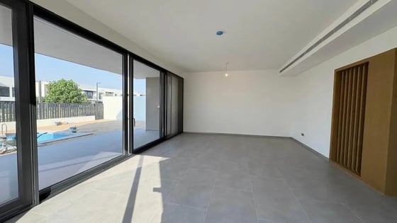 Upgraded Luxury Villa | Big Plot | Fully Furnished, picture 4