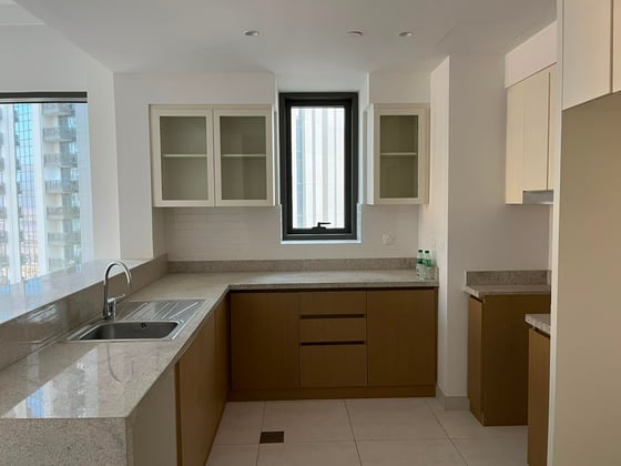 Higher Floor | Vacant | Creek Tower View, picture 5
