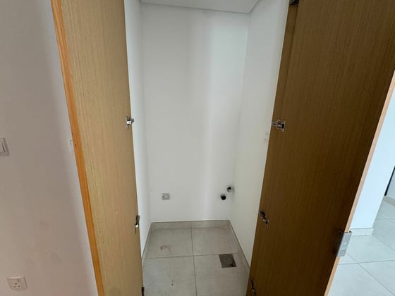 Higher Floor | Vacant | Creek Tower View, picture 14