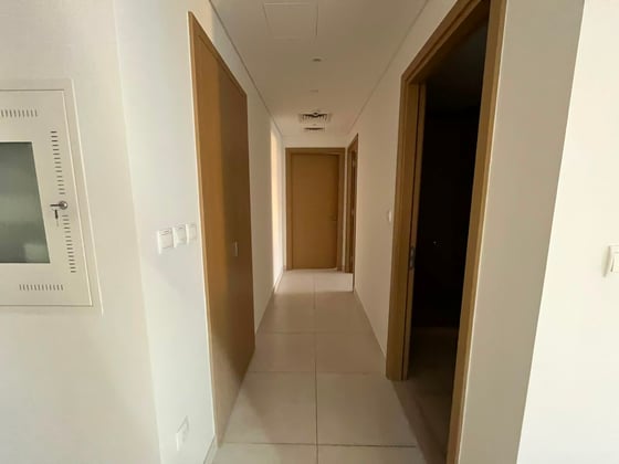 Higher Floor | Vacant | Creek Tower View, picture 10