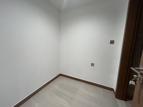 EXCLUSIVE | Pvt Elevator | Unfurnished | Vacant, picture 14