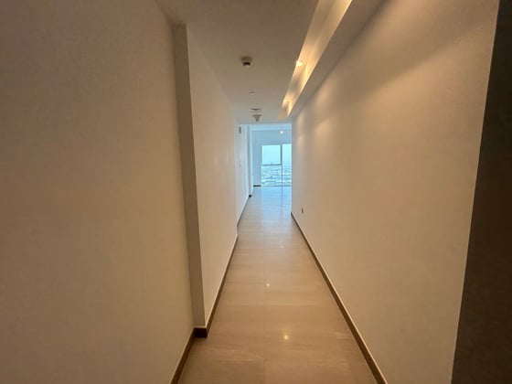 EXCLUSIVE | Pvt Elevator | Unfurnished | Vacant, picture 8