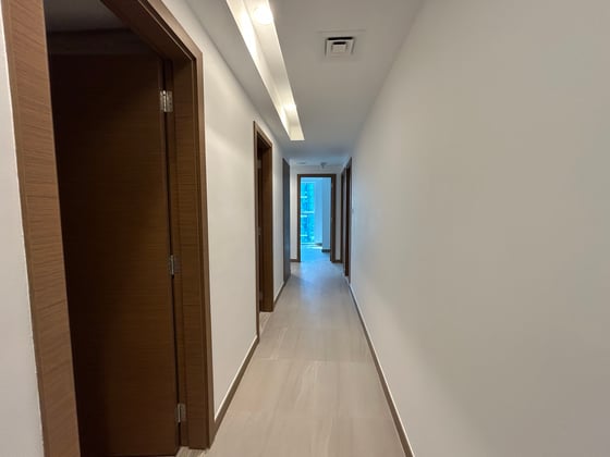 EXCLUSIVE | Pvt Elevator | Unfurnished | Vacant, picture 9